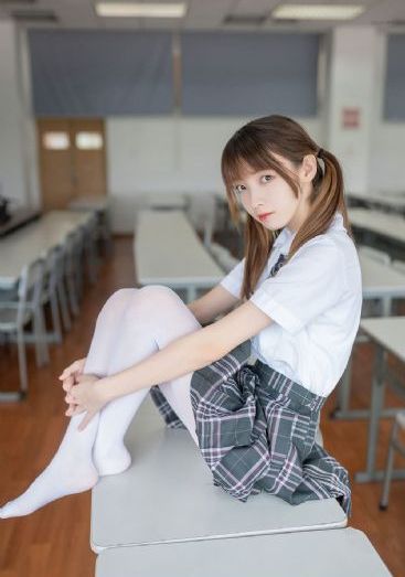 日日摸天天添天天湿蜜臀_BD国语免费播放