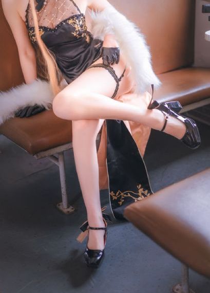 闯入巨乳室友的房间啪啪_迅雷极速版下载
